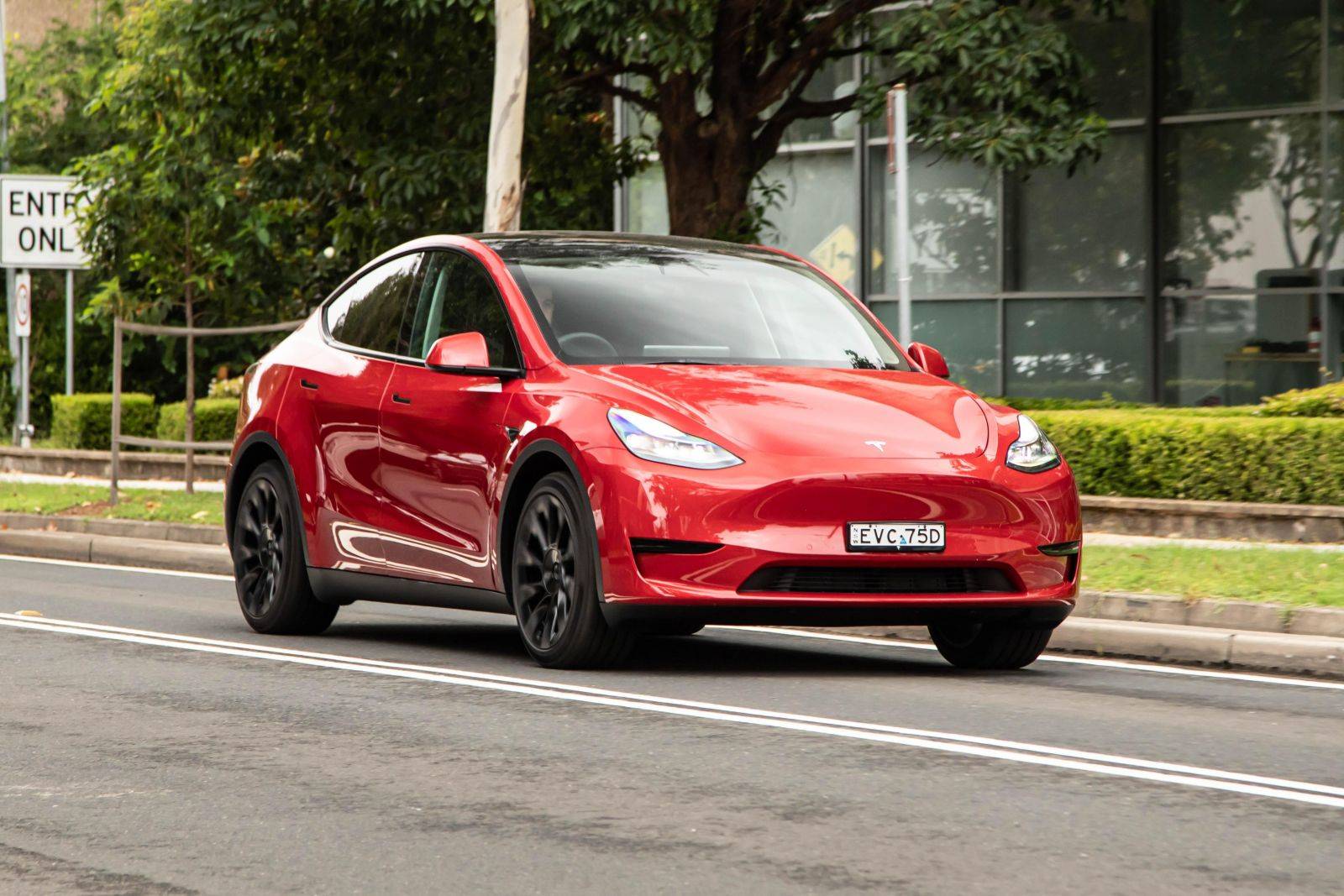 How To Get A Lower-Price Tesla？_1