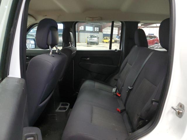 39149144-2012-jeep-liberty_10