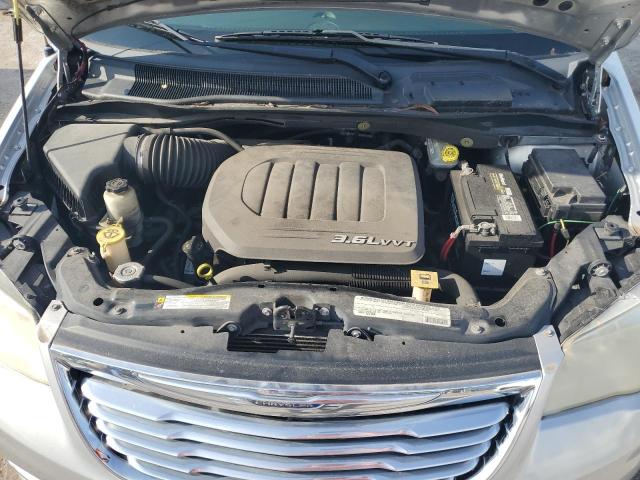 62062143-2011-chrysler-minivan_12