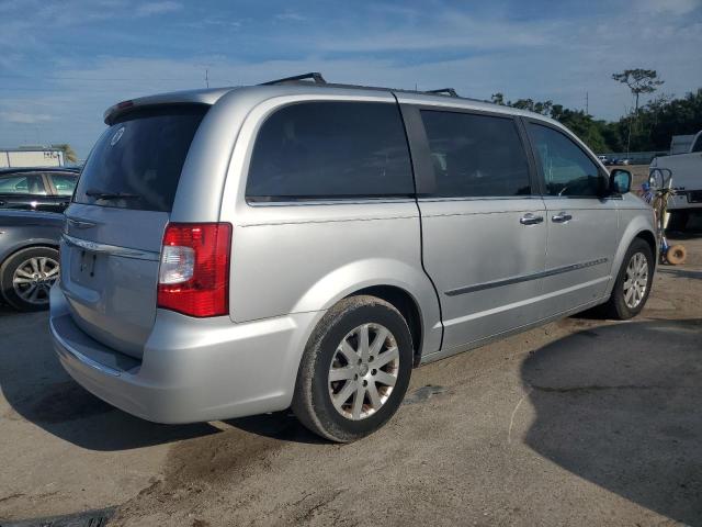 62062143-2011-chrysler-minivan_3