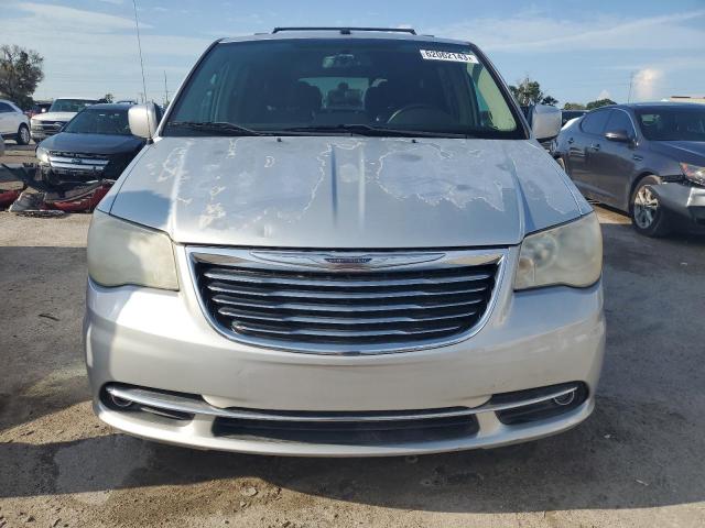 62062143-2011-chrysler-minivan_5