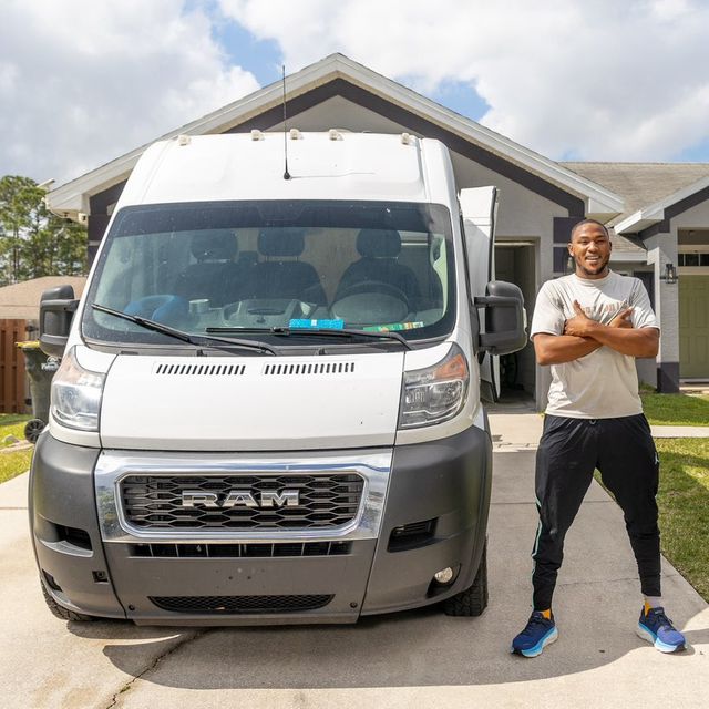 2 Men 1 Van