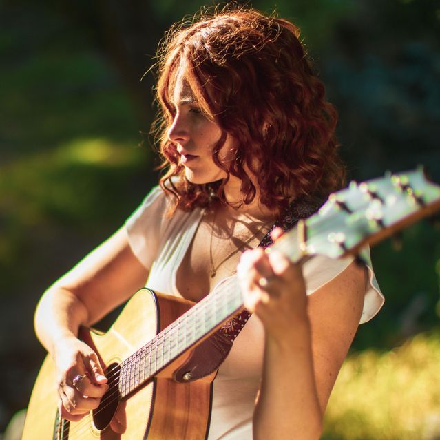 Emily Laliotis // Live Singer-Guitarist