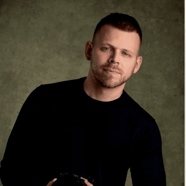 Jozsef Daniels Portrait Studio