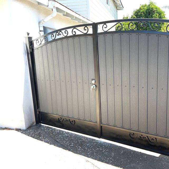 Lobo Fence and Gates