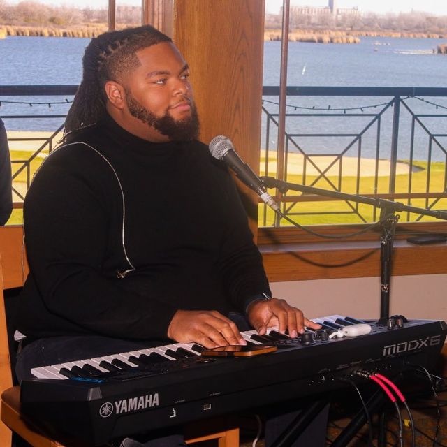 READ BIOGRAPHY - Cari On Keys