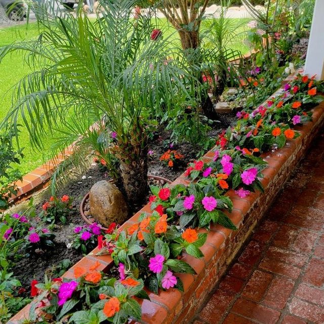 LV GARDENING
